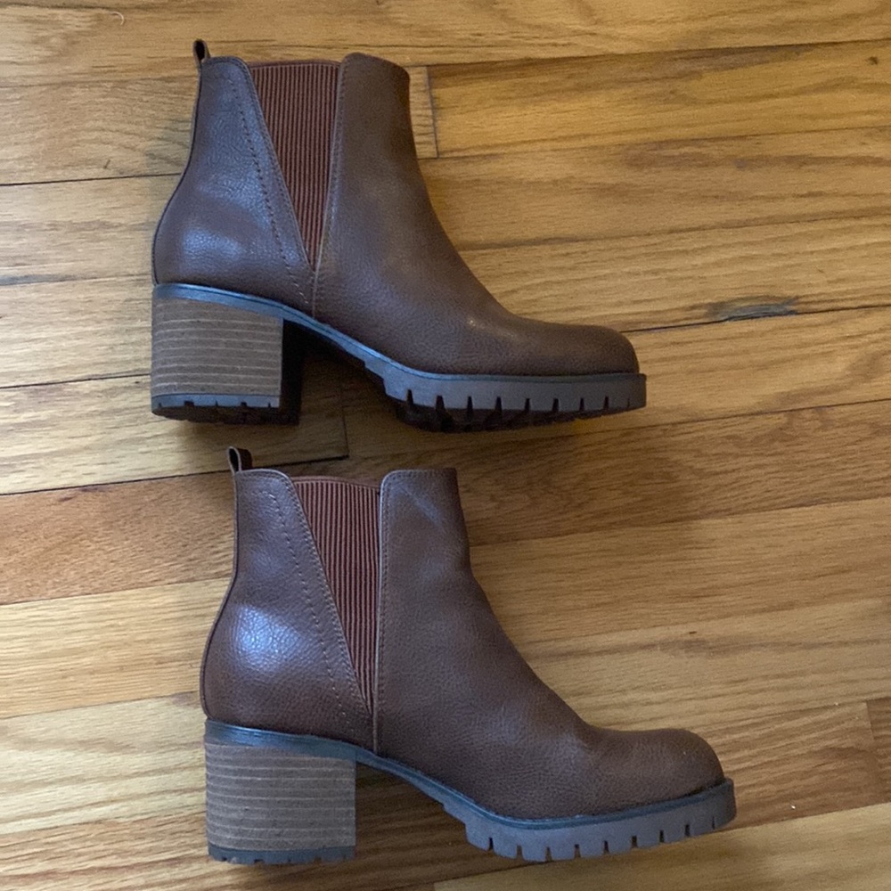 Mia Jody Ribbed Block Heel Chelsea Boot